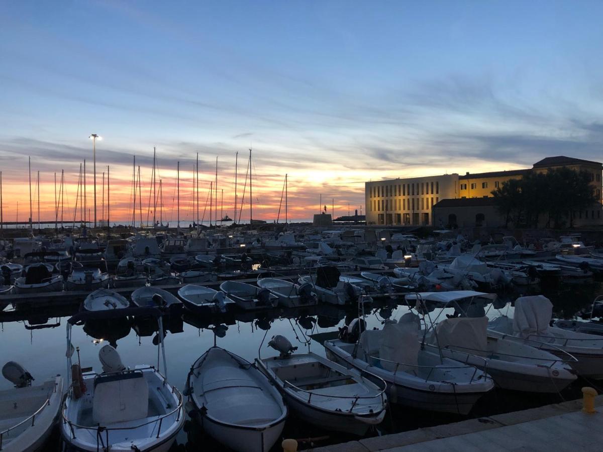 Livorno Apartment Bagian luar foto